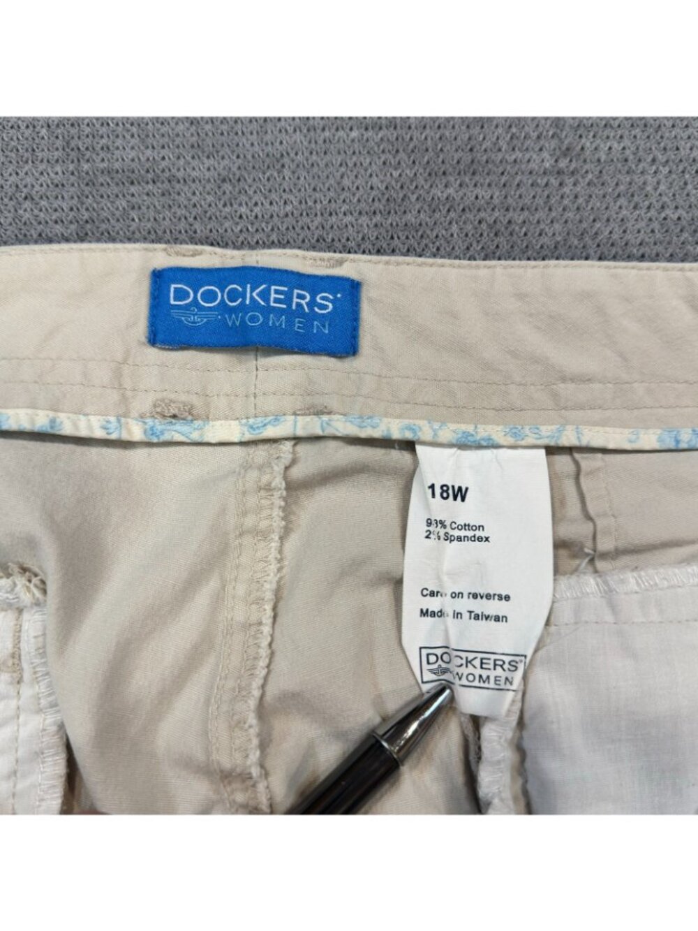 Dockers Capri Pants Women Size 18W Light Khaki High Rise Flat Front Stretch - Picture 7 of 14